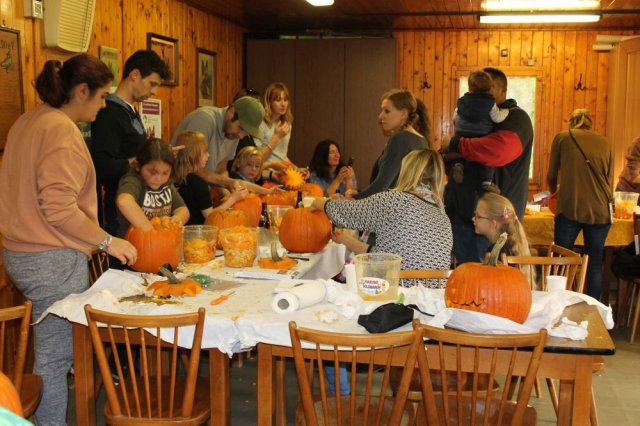 Halloween Kinderkürbisschnitzen 2019